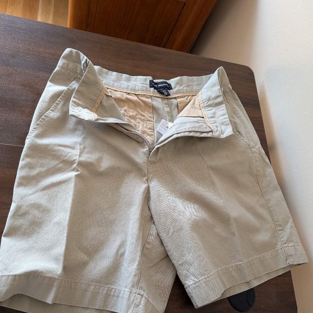 Club Monaco Mens Size 32 Beige Chino Dress Shorts, 100% Cotton Golf/Polo Shorts.
